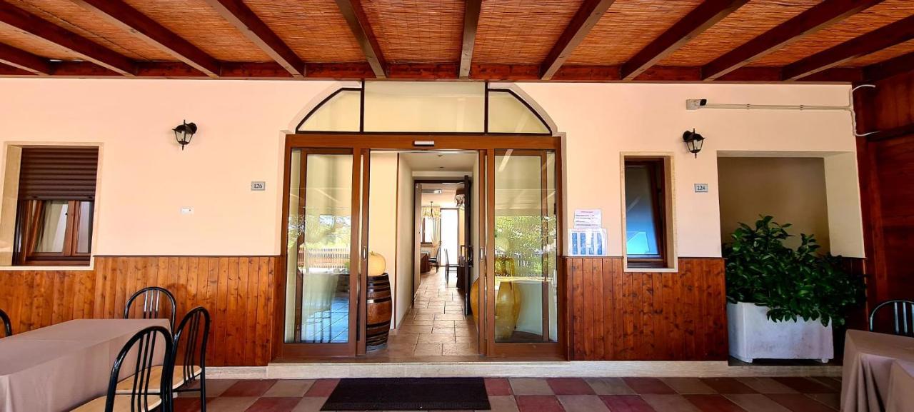 Bed And Breakfast La Terrazza Cisternino Exteriör bild